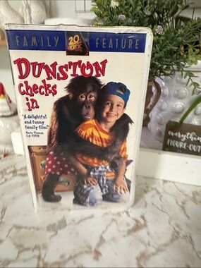 Dunston Checks In Kids VHS – Family Feature